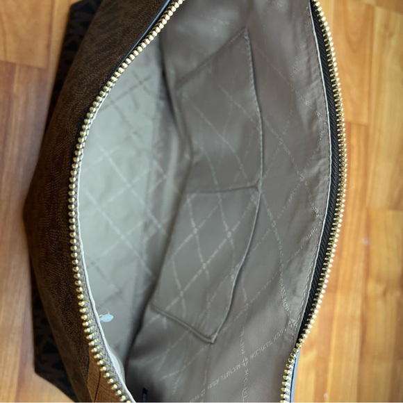 Michael Kors Large Shoulder Bag - Picture 6 of 9